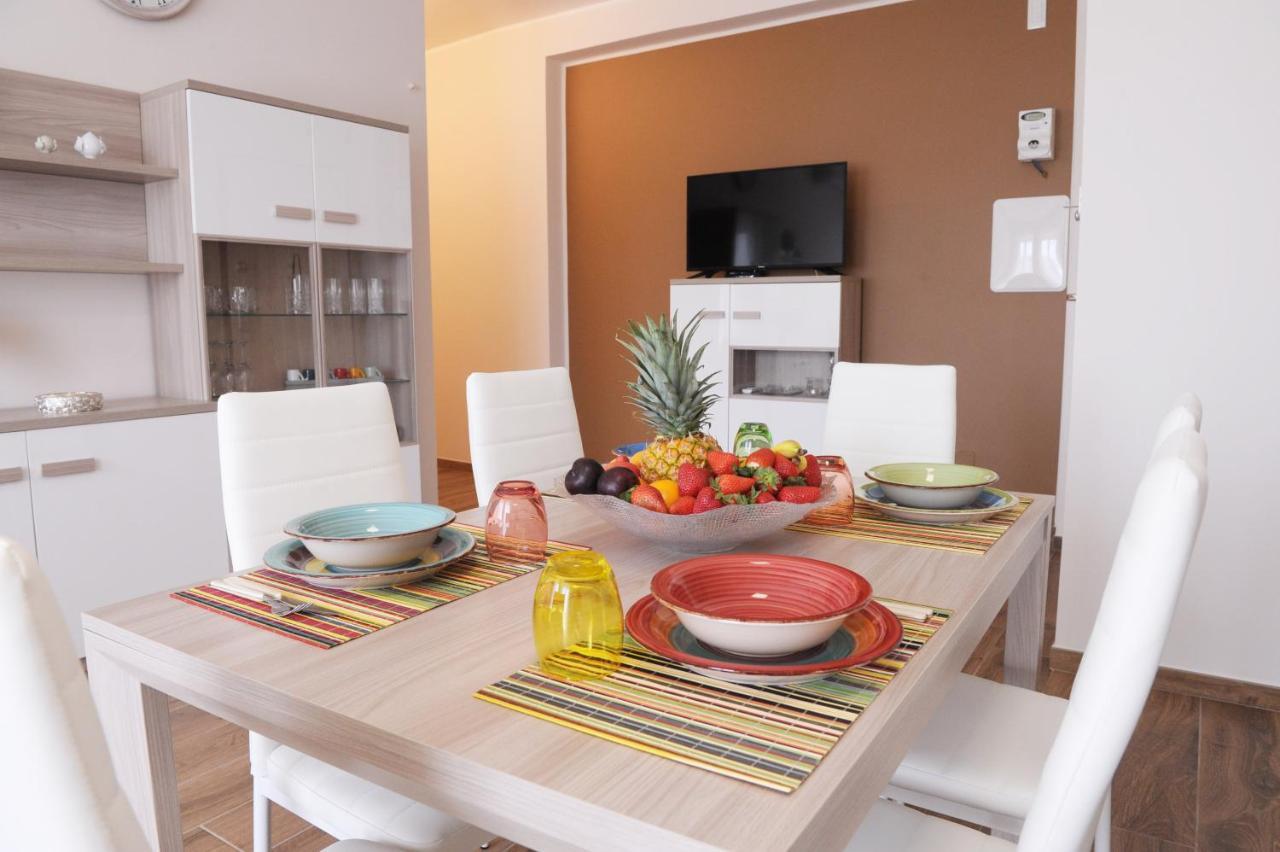 Guesthouse Fino'S Family โมโนโปลี ภายนอก รูปภาพ
